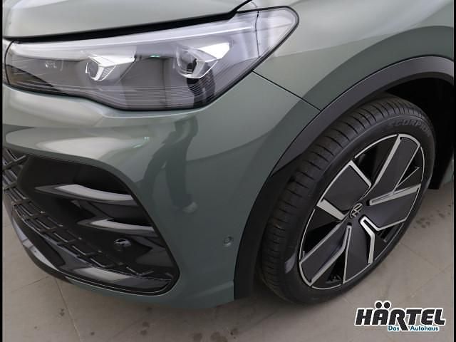 Neu VW Tiguan Style 150 PS (110 kW) 2025 Cipressinogrün (green), metallic SUV