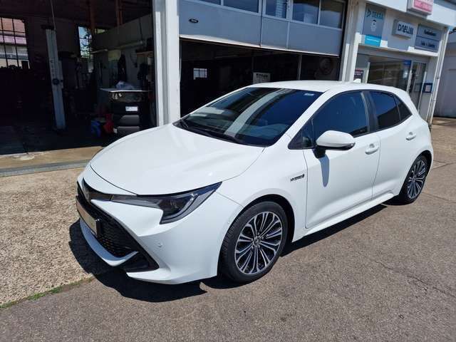 Schneeweiß Gebraucht 2019 Toyota Corolla Hybrid Club Limousine | 20.900 € (Fairer Preis) - Bild 1/4