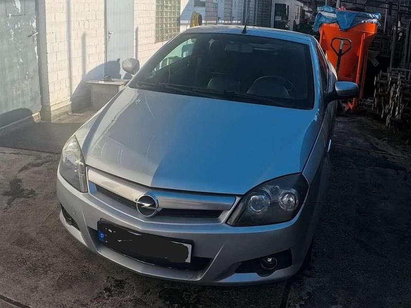 Gebraucht Opel Tigra Sport 125 PS (91 kW) 2004 Silber Cabrio