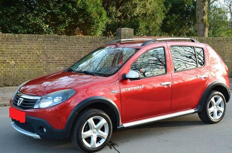 Rot Gebraucht 2012 Dacia Sandero Stepway Limousine | 5.300 € (Fairer Preis) - Bild 1/2