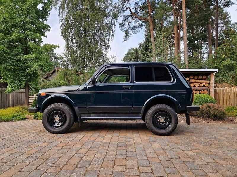 Grün Gebraucht 2015 Lada Taiga SUV | 9.300 € (Guter Preis) - Bild 1/4