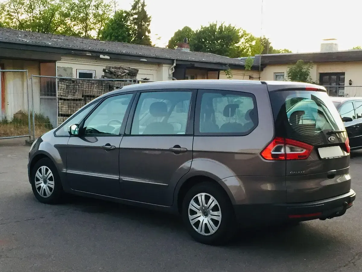 Używany Ford Galaxy 140 KM (102 kW) 2013 Brązowy Minivan