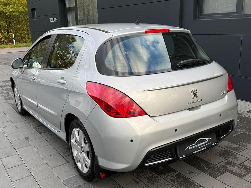 Gebraucht Peugeot 308 Active 150 PS (110 kW) 2012 Grau Limousine