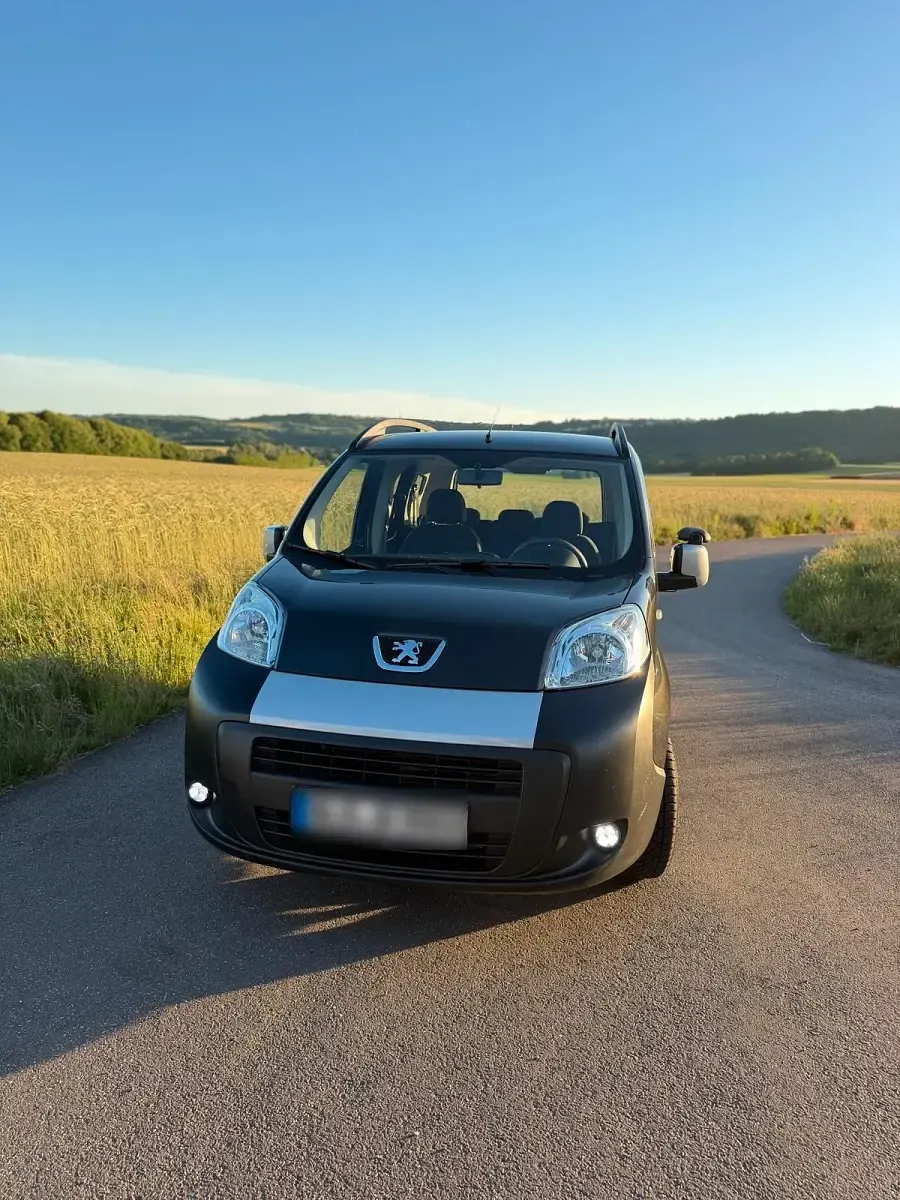Gebraucht Peugeot TePee 73 PS (53 kW) 2012 Schwarz Kombi