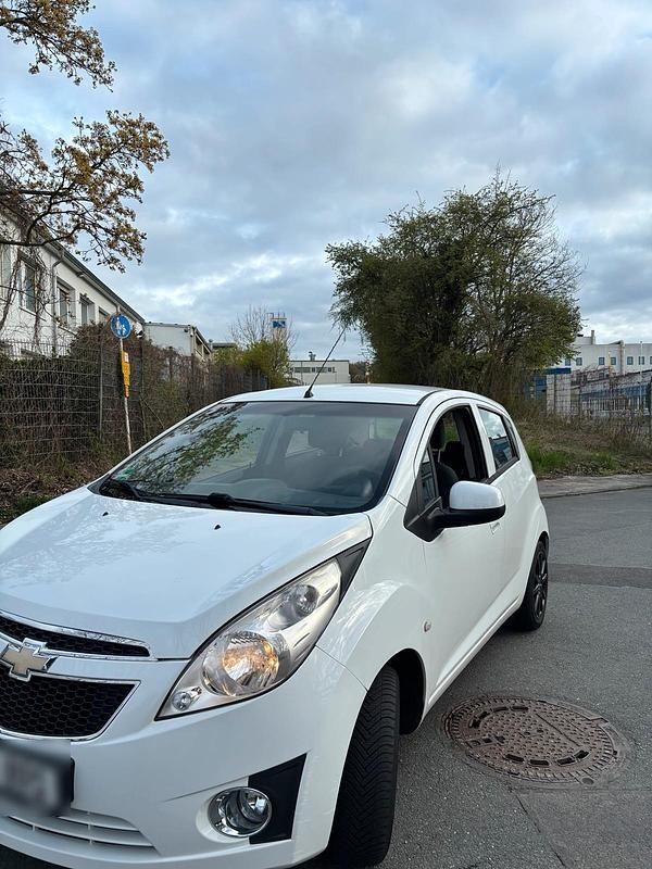 Gebraucht Chevrolet Spark 68 PS (50 kW) 2011 Weiß Kleinwagen