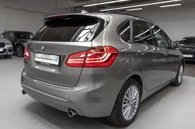 Gebraucht BMW 225 Active Tourer Comfort Edition 231 PS (169 kW) 2015 Silber Van / Kleinbus