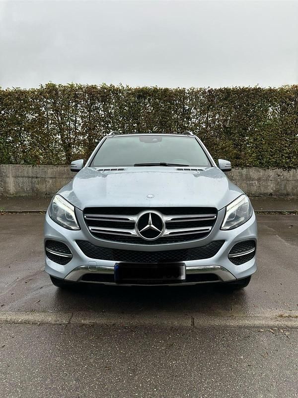 Blau Gebraucht 2017 Mercedes GLE350 SUV | 27.900 € (Superpreis) - Bild 1/4