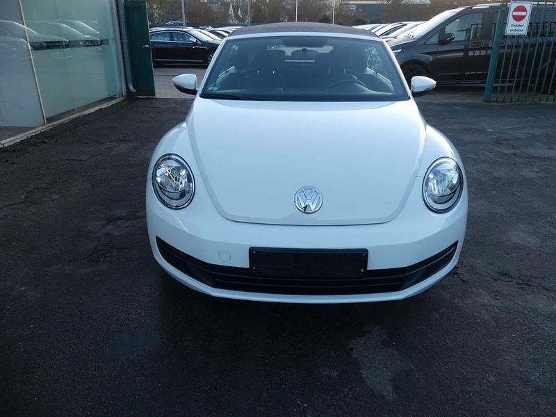 Gebraucht VW Beetle Cabriolet Basis 105 PS (77 kW) 2016 Weiß Cabrio