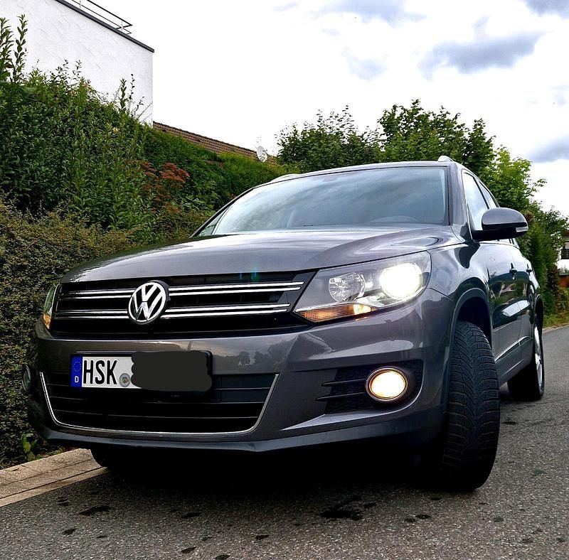 Grau Gebraucht 2012 VW Tiguan SUV | 9.199 € (Fairer Preis) - Bild 1/4