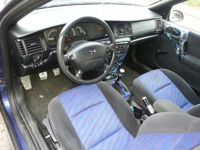 Gebraucht Opel Vectra 101 PS (74 kW) 1996 Blau metallic Limousine