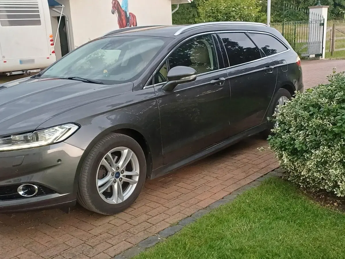 Gebraucht Ford Mondeo Titanium 179 PS (131 kW) 2017 Grau Kombi