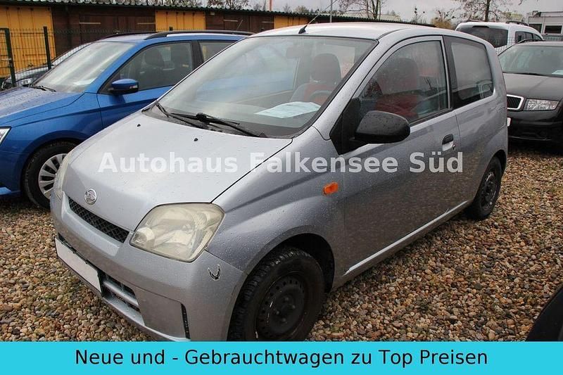 Gebraucht Daihatsu Cuore 58 PS (42 kW) 2003 Silber Kleinwagen
