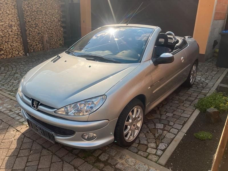 Silber Gebraucht 2005 Peugeot 206 CC Cabrio | 1.600 € (Fairer Preis) - Bild 1/4