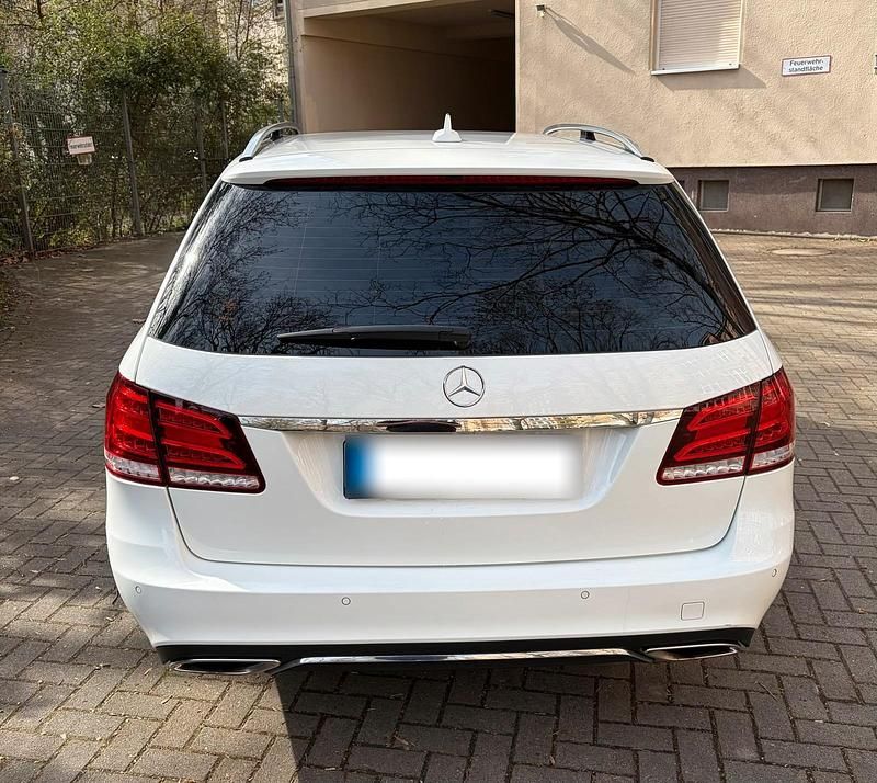 Gebraucht Mercedes E300 231 PS (169 kW) 2015 Weiß Kombi