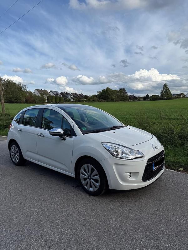 Weiß Gebraucht 2012 Citroën C3 Kleinwagen | 5.999 € (Fairer Preis) - Bild 1/4