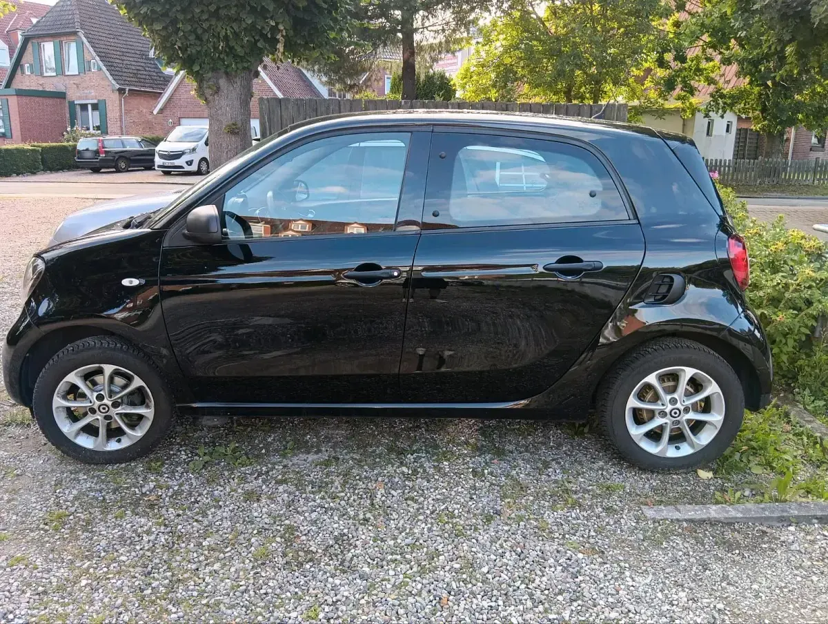 Gebraucht Smart ForFour 71 PS (52 kW) 2018 Schwarz Kleinwagen