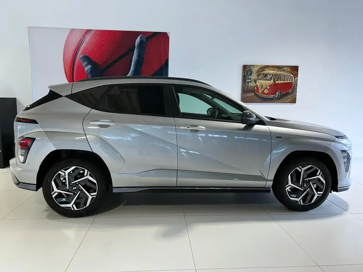 Gebraucht Hyundai Kona N Line 120 PS (88 kW) 2024 Silber SUV