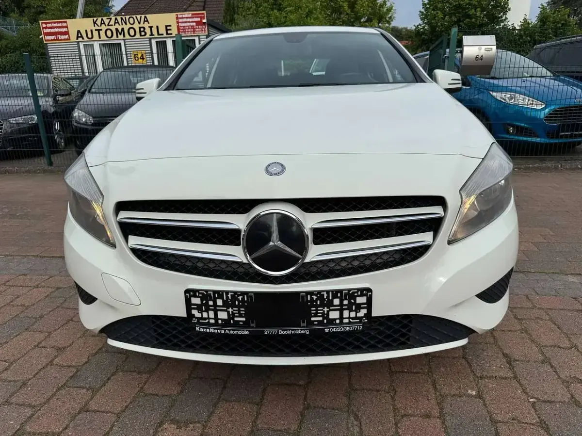 Gebraucht Mercedes A180 122 PS (89 kW) 2013 Calcitweiss  unilack Kleinwagen