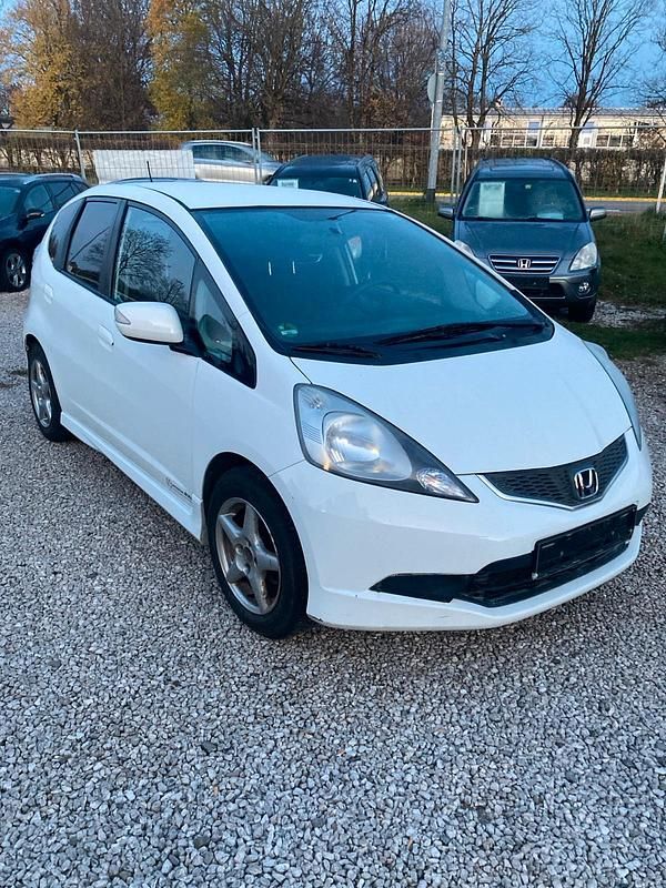 Gebraucht Honda Jazz 100 PS (73 kW) 2009 Weiß Kleinwagen