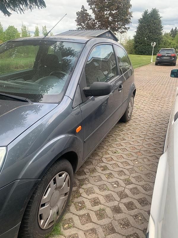 Gebraucht Ford Fiesta 69 PS (50 kW) 2003 Grau Kleinwagen