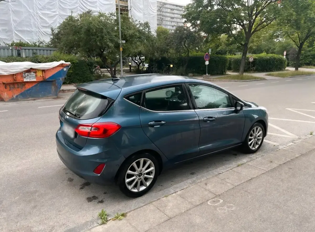 Gebraucht Ford Fiesta Titanium 101 PS (74 kW) 2018 Blau Kleinwagen