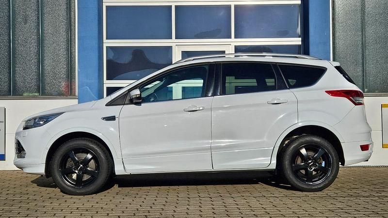 Gebraucht Ford Kuga Individual 150 PS (110 kW) 2015 Weiß SUV