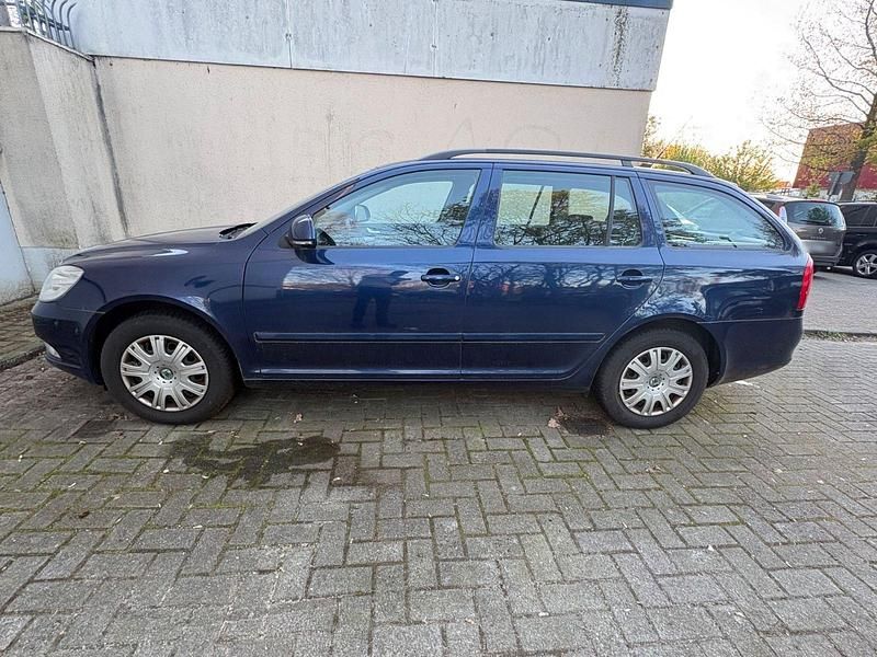 Second-hand Skoda Octavia Ambiente 105 CP (77 kW) 2010 Albastru Break