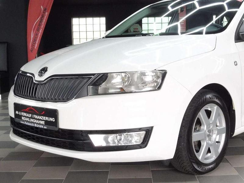 Weiß Gebraucht 2013 Skoda Rapid Ambition Kombi | 7.999 € (Fairer Preis) - Bild 1/4