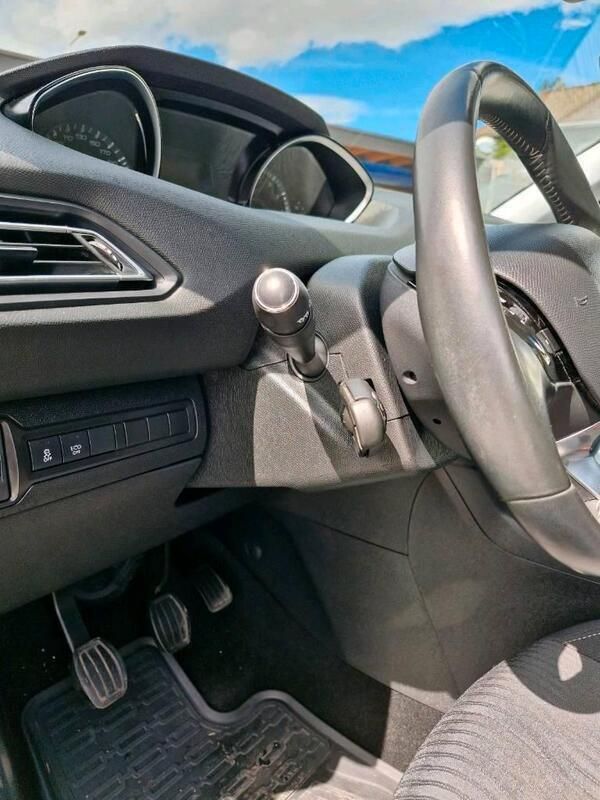 Gebraucht Peugeot 308 Active 131 PS (96 kW) 2014 Silber Kleinwagen