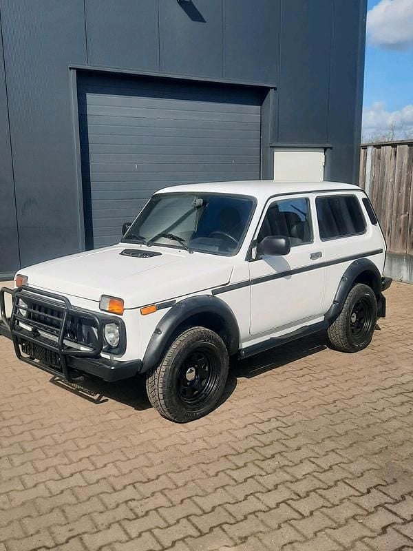 Second-hand Lada niva 82 CP (60 kW) 2011 Alb SUV