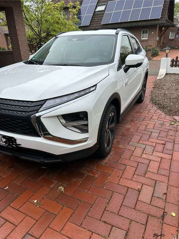 Weiß Gebraucht 2022 Mitsubishi Eclipse Cross Basis SUV | 19.900 € - Bild 1/4