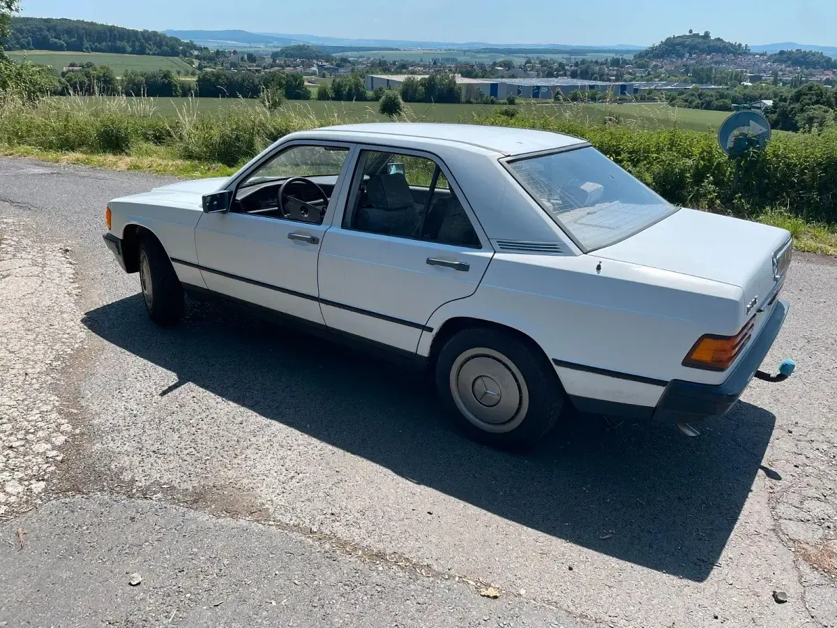 Gebraucht Mercedes 190 116 PS (85 kW) 1985 Weiß Limousine