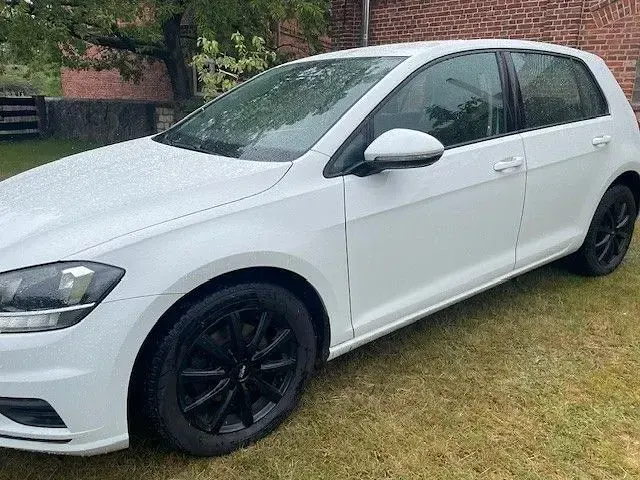 Gebraucht VW Golf VII Comfortline 116 PS (85 kW) 2019 Weiß Limousine
