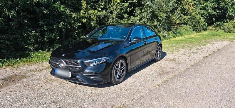 Schwarz Gebraucht 2023 Mercedes A220 Advanced Plus Limousine | 32.500 € (Fairer Preis) - Bild 1/4