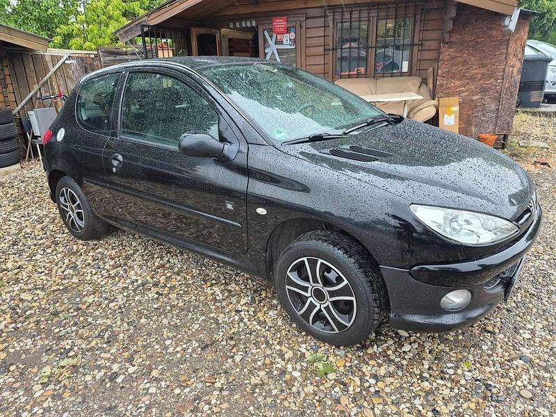 Gebraucht Peugeot 206 75 PS (55 kW) 2008 Schwarz Limousine