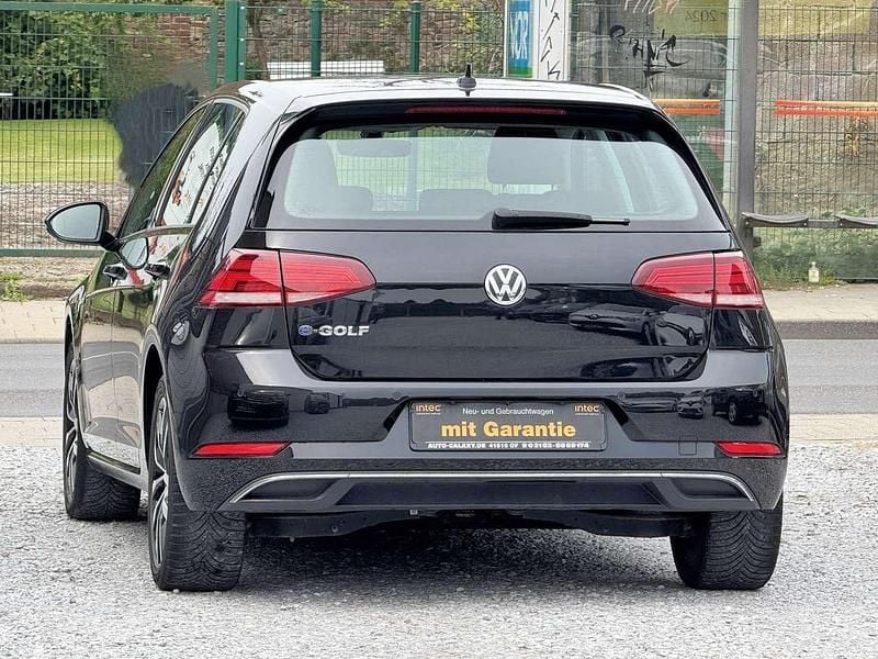 Gebraucht VW e-Golf 100 kW (136 PS) 2019 Deep black perleffekt Kleinwagen