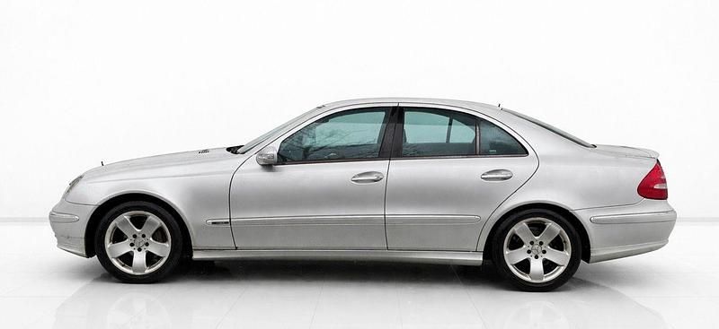 Gebraucht Mercedes E320 Avantgarde 224 PS (164 kW) 2003 Silber Limousine