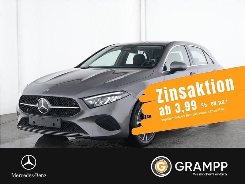 Grau Gebraucht 2024 Mercedes A200 Limousine | 29.450 € (Fairer Preis) - Bild 1/4