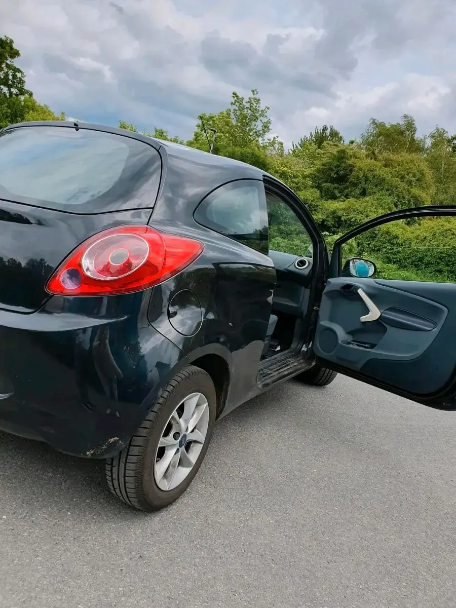 Gebraucht Ford Ka 70 PS (51 kW) 2013 Schwarz Kleinwagen