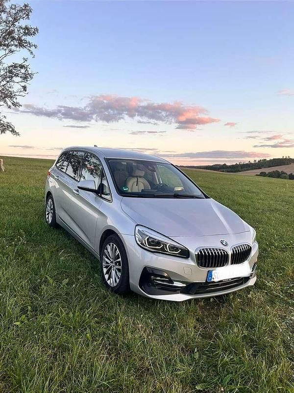 Grau Gebraucht 2018 BMW 220 Luxury Line Van / Kleinbus | 15.500 € (Fairer Preis) - Bild 1/4