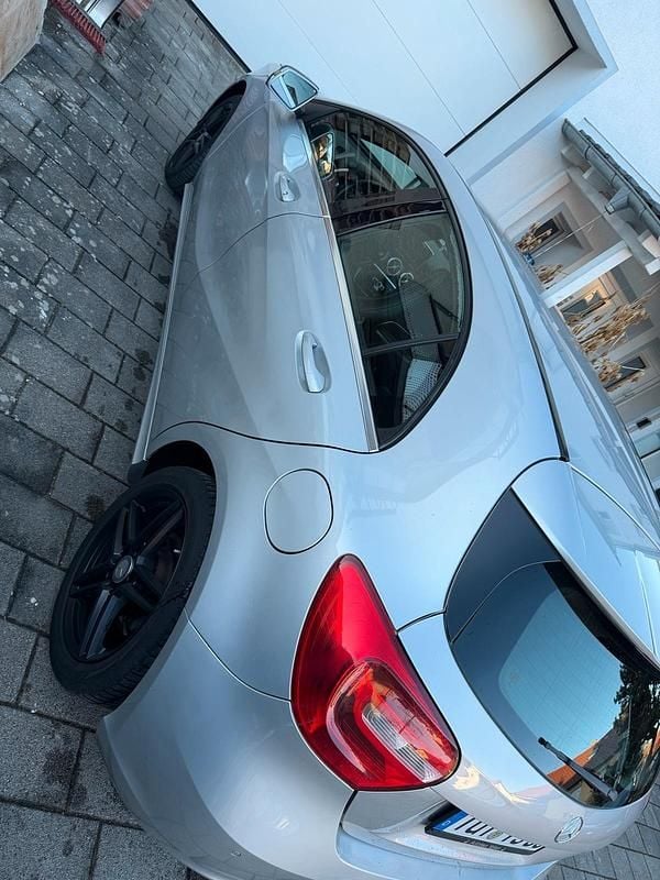 Gebraucht Mercedes A180 122 PS (89 kW) 2014 Grau Kleinwagen