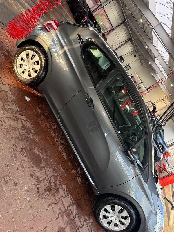 Gebraucht Peugeot 208 Access 68 PS (50 kW) 2014 Grau Kleinwagen