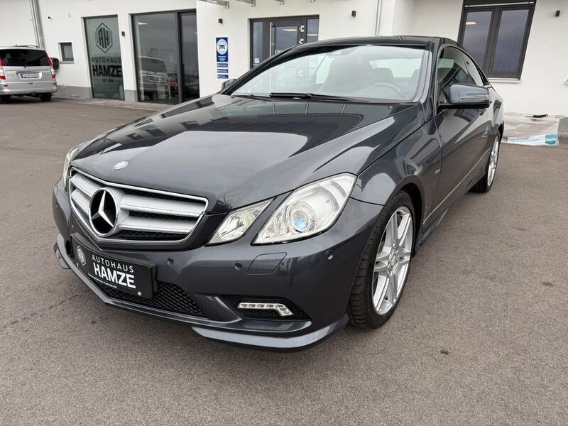 Grau Gebraucht 2010 Mercedes E200 AMG line Coupé | 11.500 € (Fairer Preis) - Bild 1/4