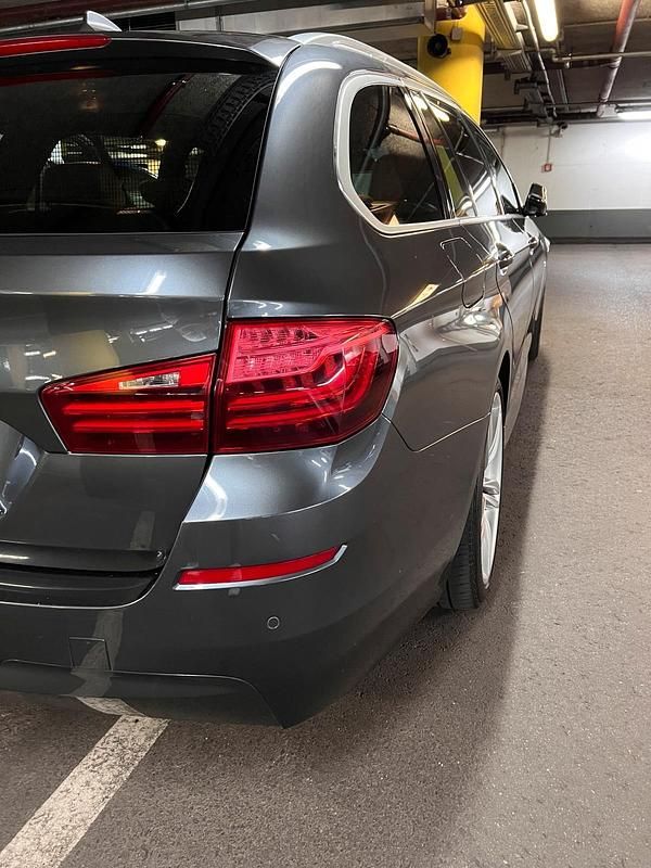 Gebraucht BMW 530 M Sport 258 PS (189 kW) 2015 Grau Kombi