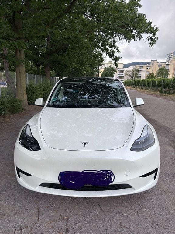 Weiß Gebraucht 2023 Tesla Model Y SUV | 32.699 € (Superpreis) - Bild 1/4