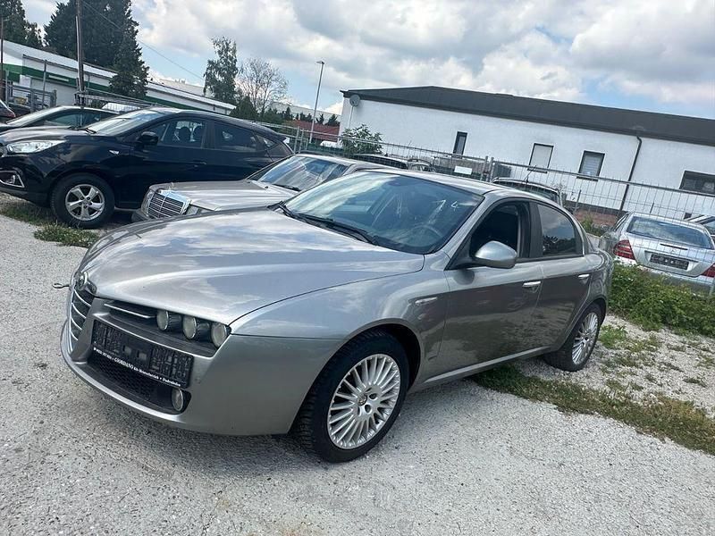 Grau Gebraucht 2006 Alfa Romeo 159 Distinctive Limousine | 1.399 € (Superpreis) - Bild 1/4