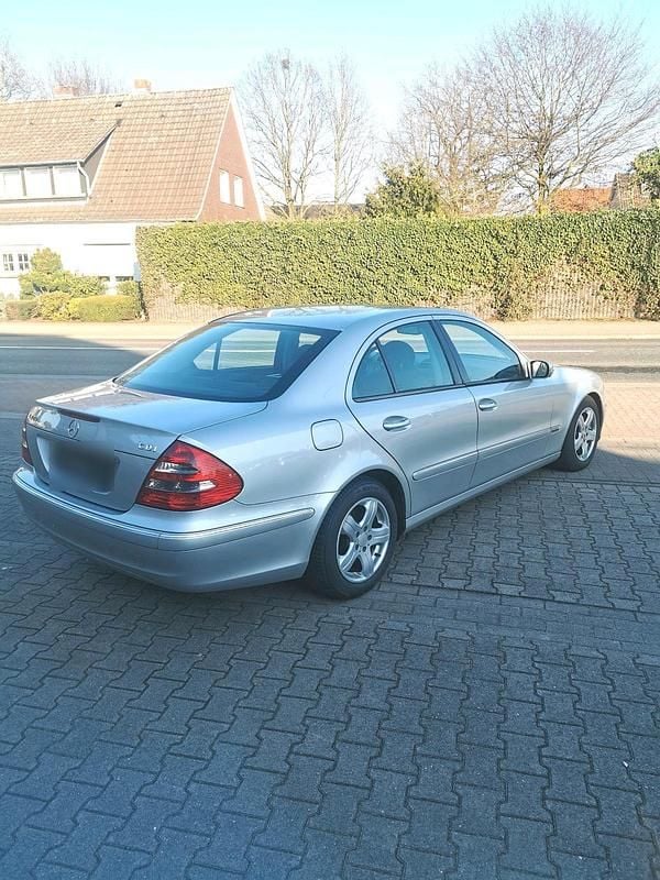 Gebraucht Mercedes E220 150 PS (110 kW) 2003 Limousine