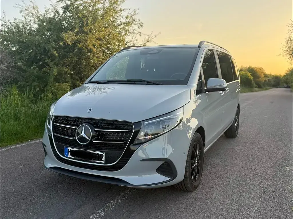 Gebraucht Mercedes V250 Style 190 PS (139 kW) 2025 Grau Van / Kleinbus