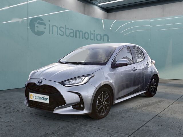 Silber Gebraucht 2023 Toyota Yaris Hybrid Team Kleinwagen | 21.289 € (Fairer Preis) - Bild 1/2
