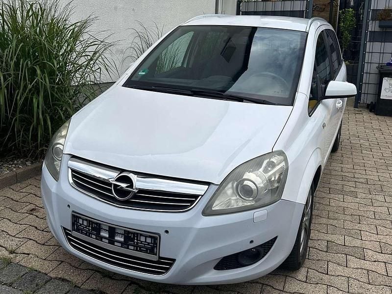 Weiß Gebraucht 2009 Opel Zafira Edition Van / Kleinbus | 2.500 € (Guter Preis) - Bild 1/4
